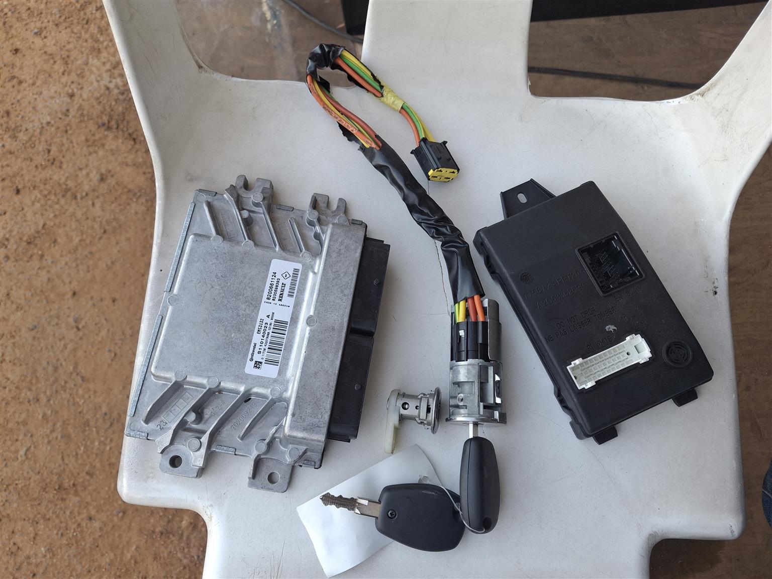 Ecu set for Nissan Np 200 prtrol - Private Seller Ecu set for Nissan Np 200 prtrol - Private Seller