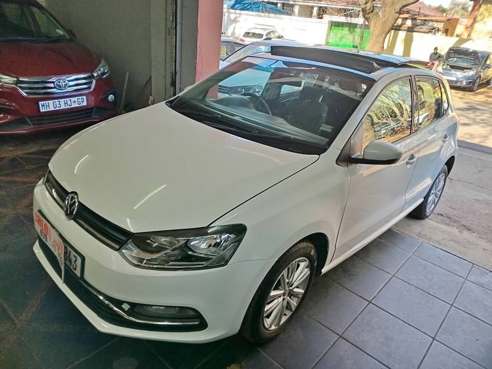 2016 Vw Polo 1.2 tsi Manual, Sunroof ,Petrol  White color  78000km 2016 Vw Polo 1.2 tsi Manual, Sunroof ,Petrol  White color  78000km
