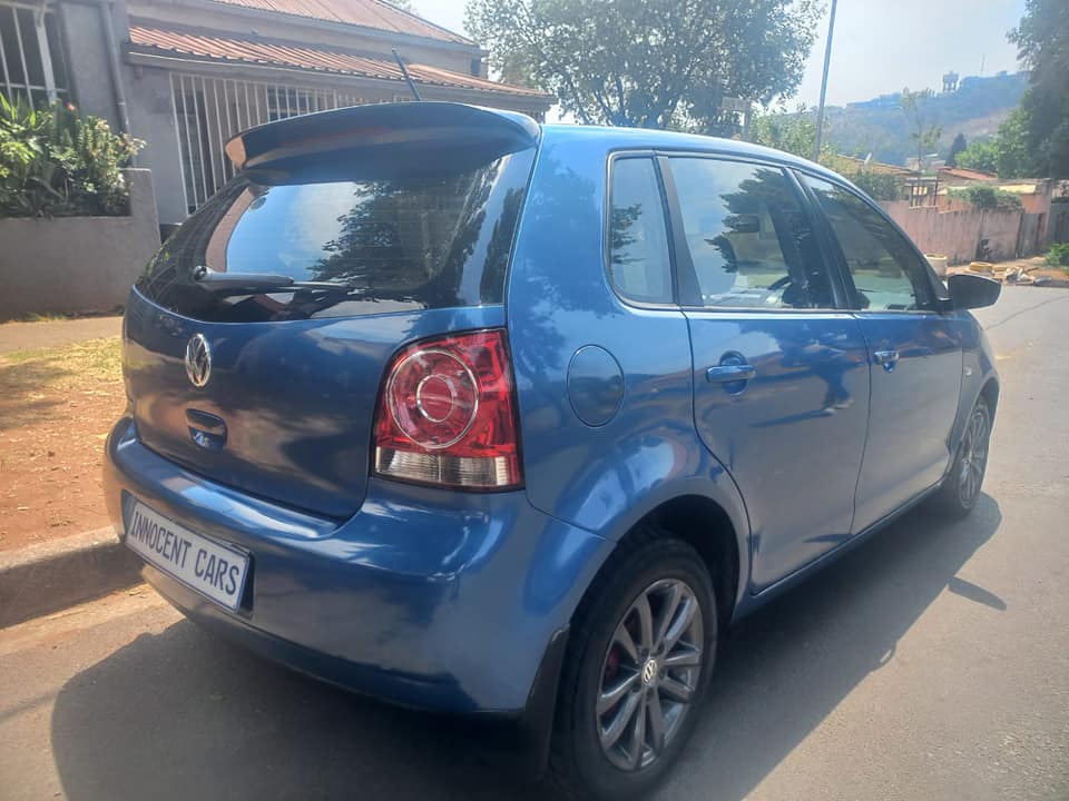 2016 VW POLO VIVO HATCHBACK 1.6 PETROL, MANUAL, BLUE COLOR