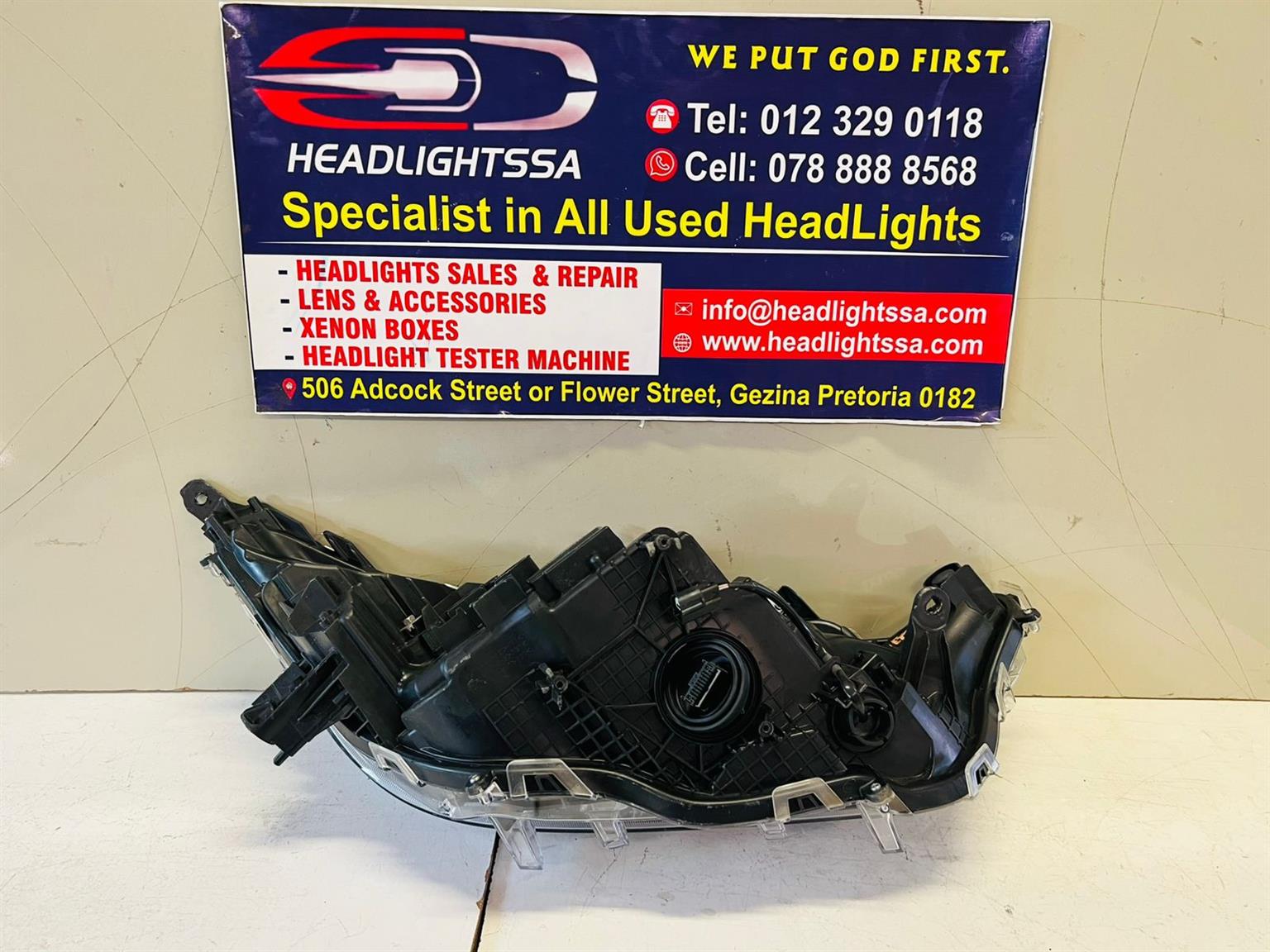 Toyota RAV4 facelift left side LED xenon headlight - Private Seller Toyota RAV4 facelift left side LED xenon headlight - Private Seller