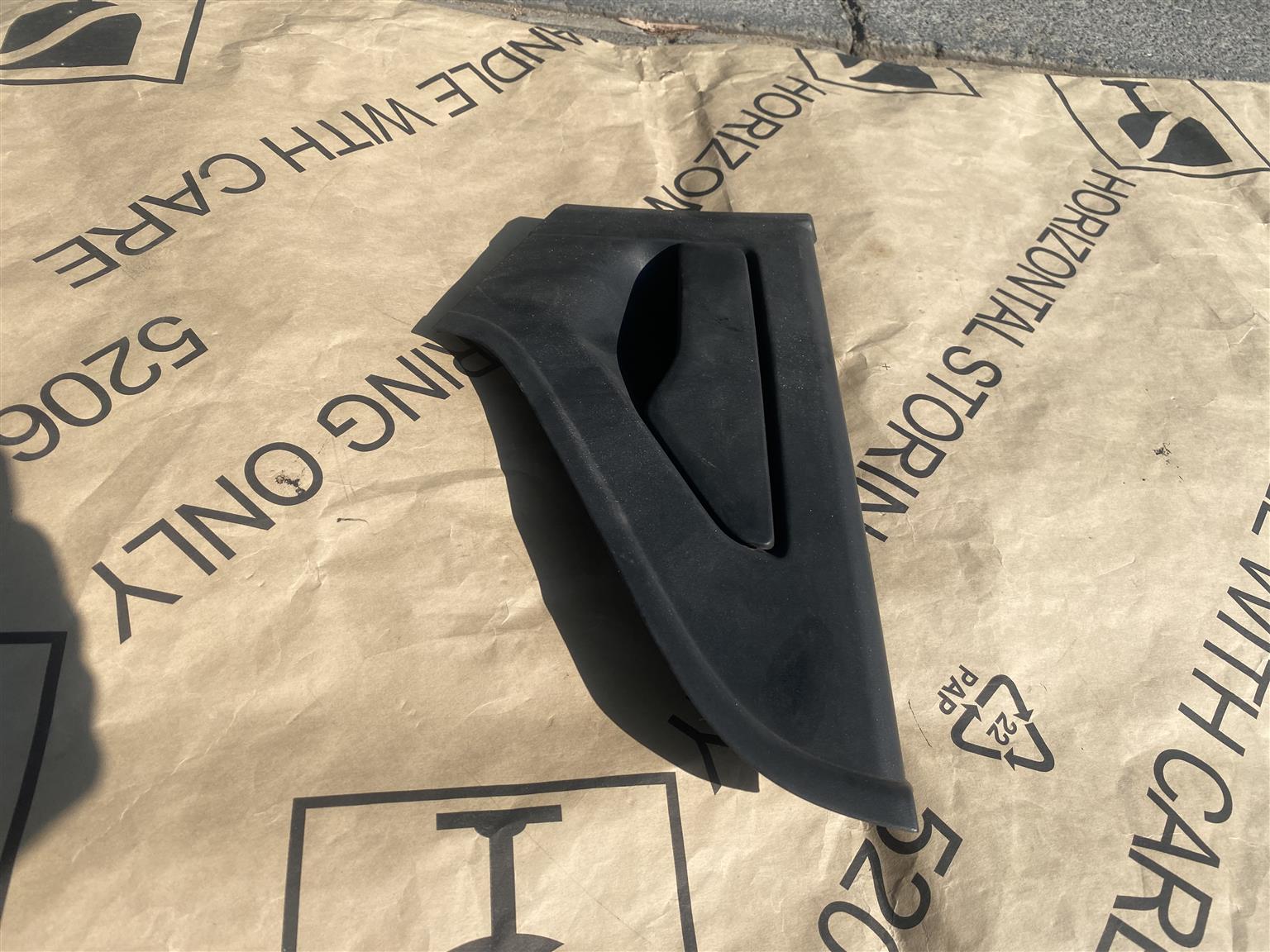 2024 SUZUKI SWIFT RIGHT REAR OUTER DOOR HANDLE FOR SALE. IN PRISTINE CONDITION - Private Seller 2024 SUZUKI SWIFT RIGHT REAR OUTER DOOR HANDLE FOR SALE. IN PRISTINE CONDITION - Private Seller