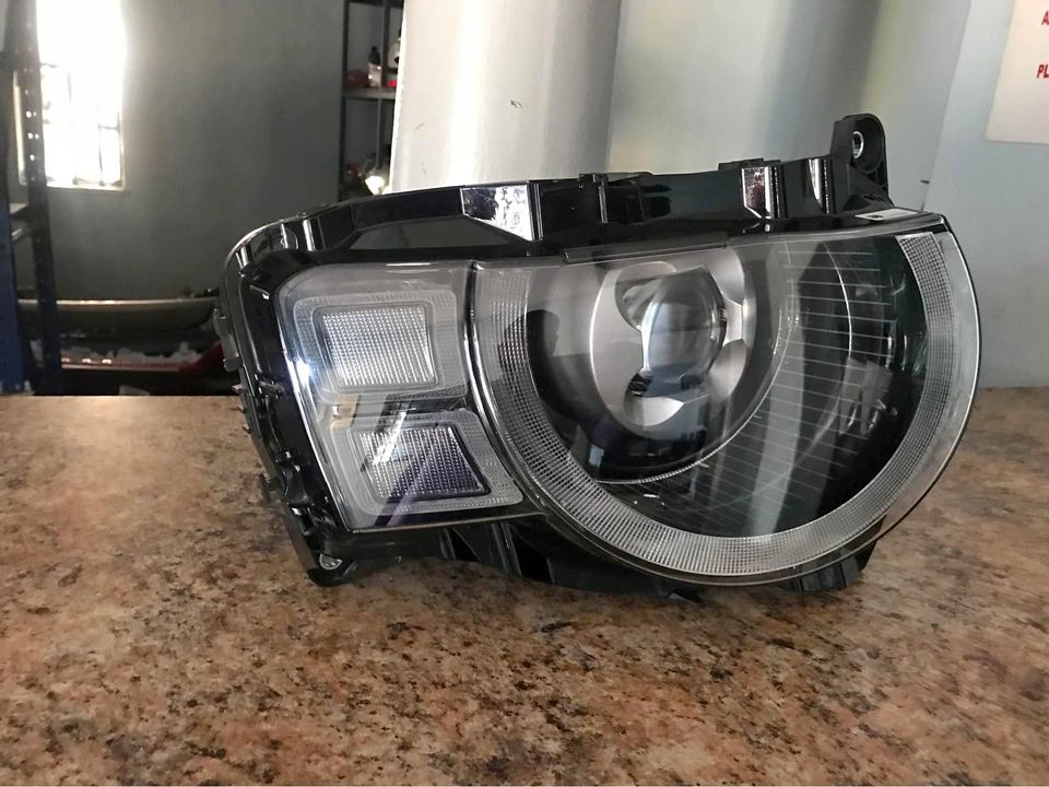 2022 Land Rover defender right headlight - Private Seller 2022 Land Rover defender right headlight - Private Seller