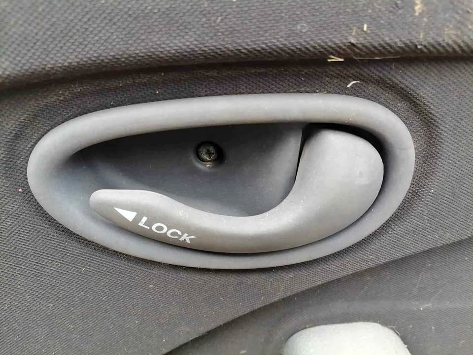 FIAT DOBLO INNER DOOR HANDLE - Private Seller FIAT DOBLO INNER DOOR HANDLE - Private Seller