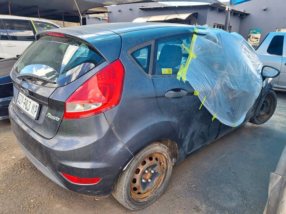 Ford Fiesta 1.4 Ambiente - Private Seller Ford Fiesta 1.4 Ambiente - Private Seller