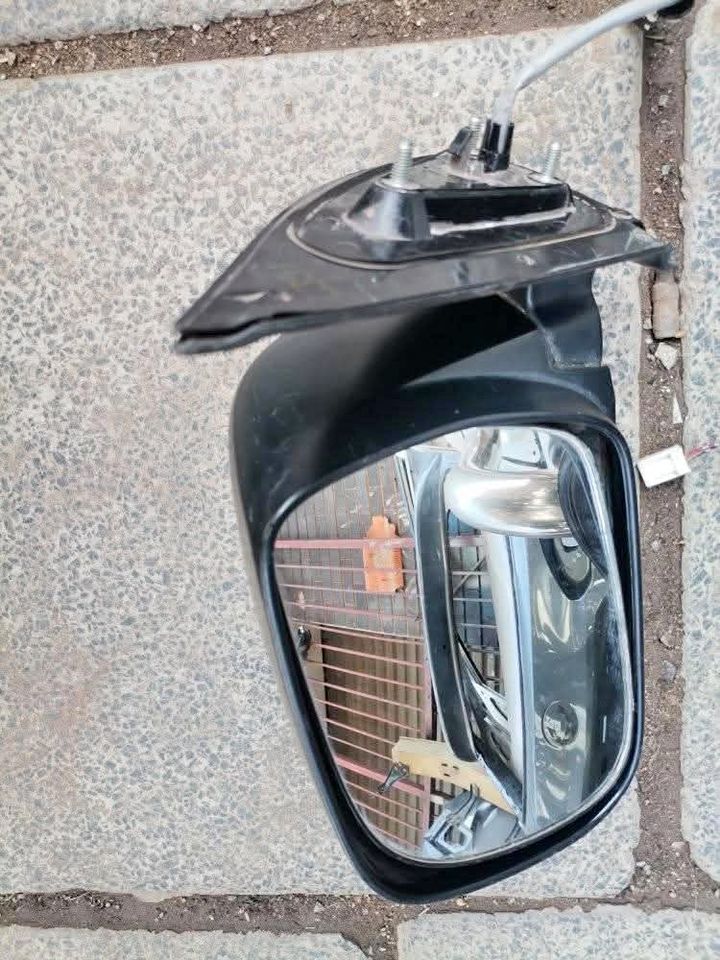 Toyota Hilux D4D Said Mirror Left Side At Sema Auto Parts - Private Seller Toyota Hilux D4D Said Mirror Left Side At Sema Auto Parts - Private Seller