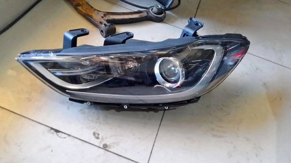 Hyundai Elantra headlights - Private Seller Hyundai Elantra headlights - Private Seller