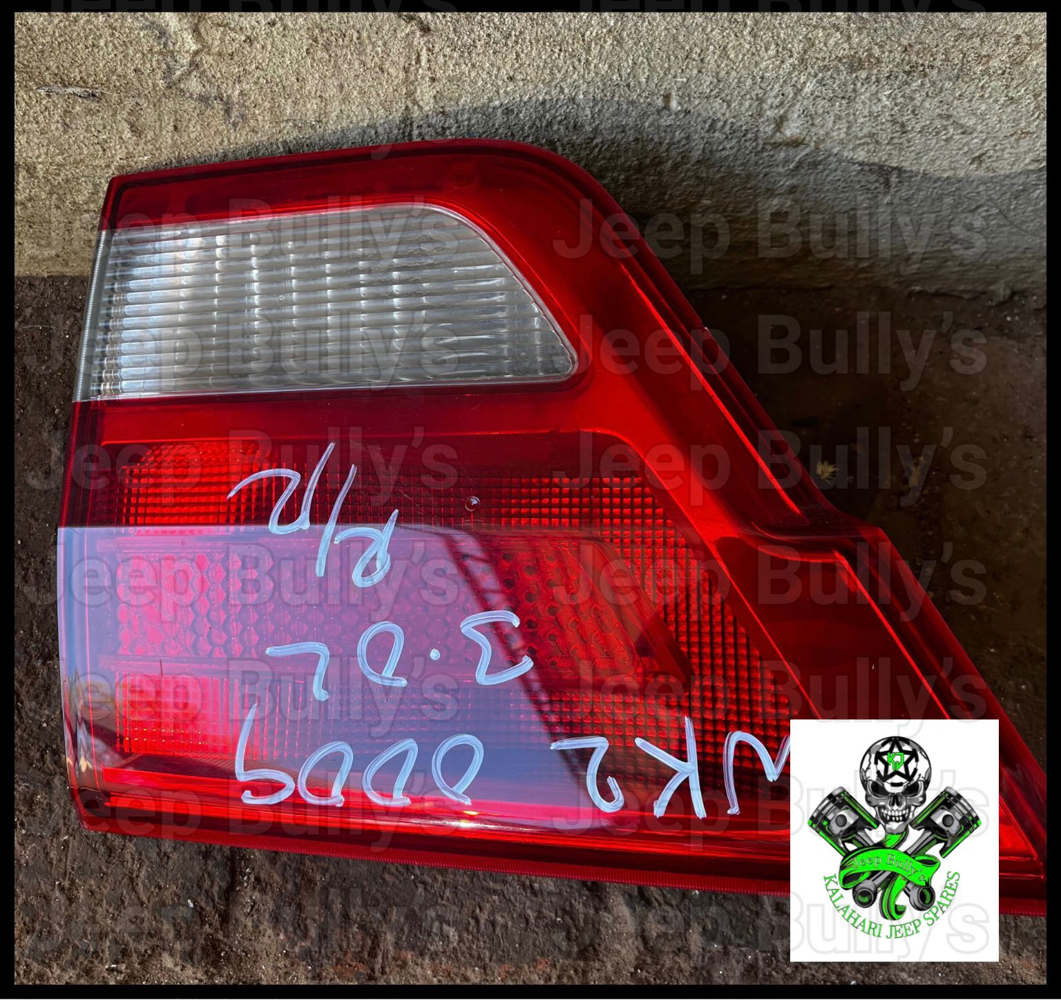 Jeep Grand Cherokee Wk2 Inner Taillights - Private Seller Jeep Grand Cherokee Wk2 Inner Taillights - Private Seller