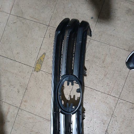 Toyota fortuner grill - Private Seller Toyota fortuner grill - Private Seller