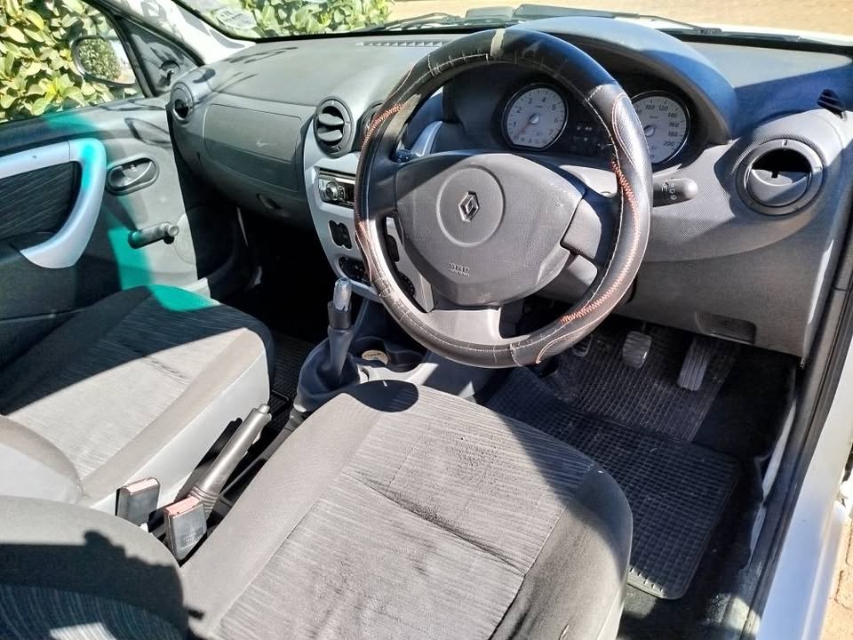 Call Haroon on 2011 Renault sandero 1.6