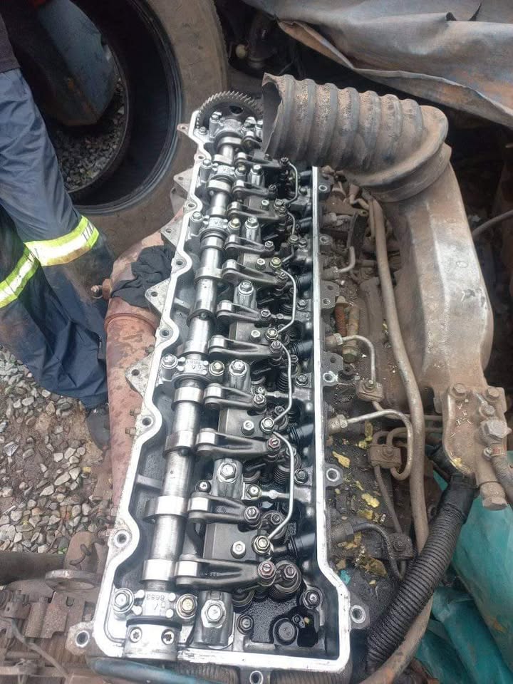 Hino 500  J08C engine and cylinder head available