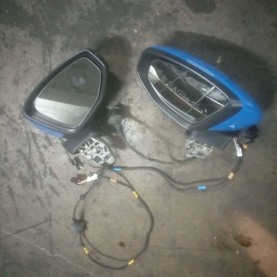 Vw Audi a3 Sline both side mirrors indicator - Private Seller Vw Audi a3 Sline both side mirrors indicator - Private Seller