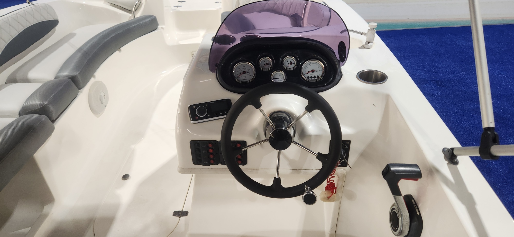 PAZZAZ 20 FT ON TRAILER 200 HP SUZUKI 4 STROKE 2015 MODEL