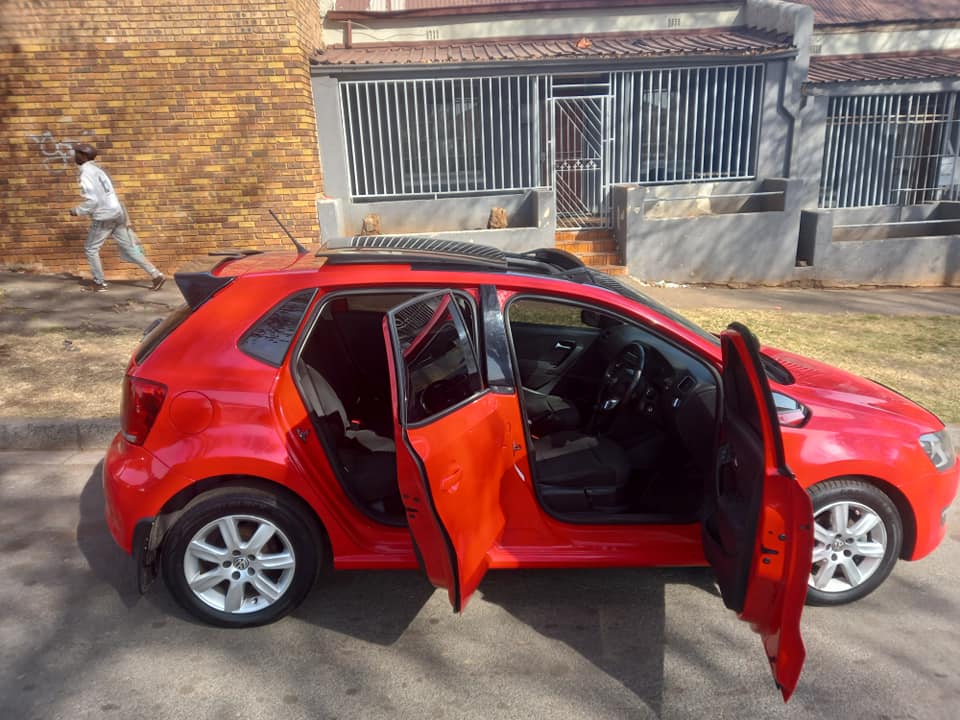 2013 VW POLO 6 HATCHBACK 1.4 ENGINE PETROL, MANUAL SUNROOF, RED COLOR, 68000KM