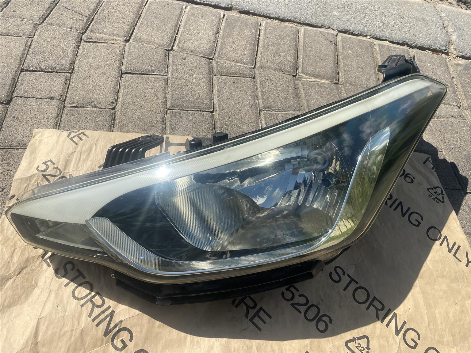 2019 HYUNDAI I20 HEADLIGHT LEFT SIDE FOR SALE. IN PRISTINE CONDITION - Private Seller 2019 HYUNDAI I20 HEADLIGHT LEFT SIDE FOR SALE. IN PRISTINE CONDITION - Private Seller