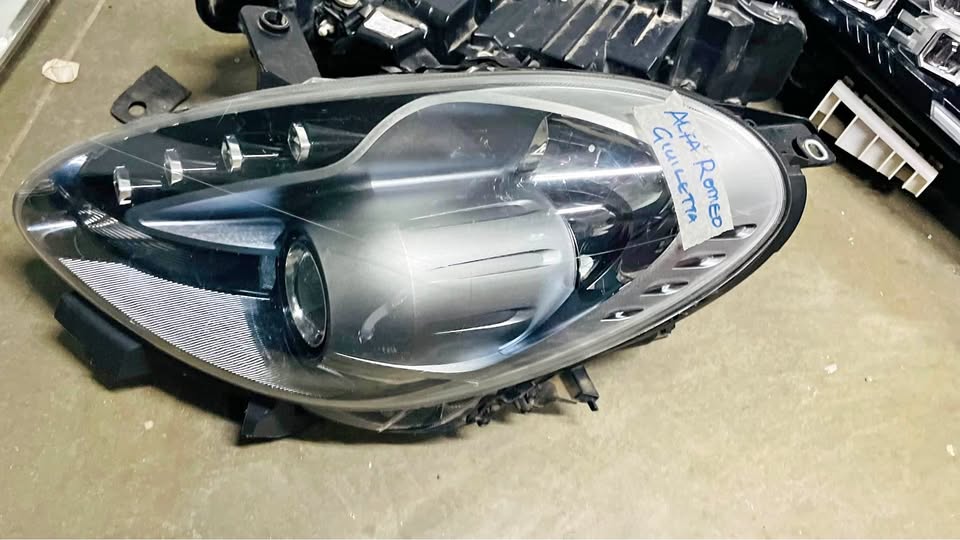 Alfa Romeo Giulietta headlight - Private Seller Alfa Romeo Giulietta headlight - Private Seller