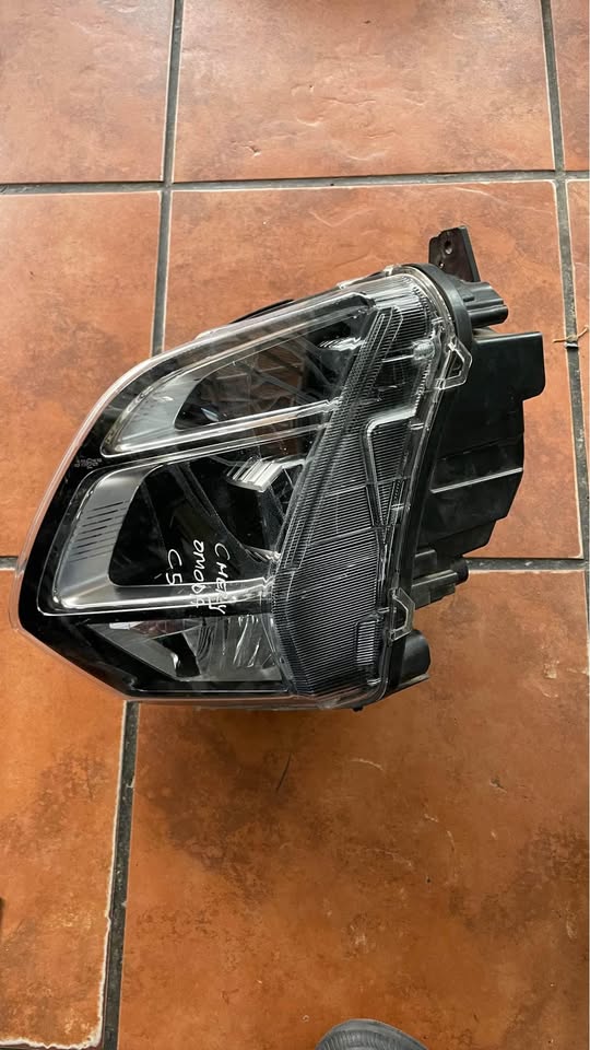 Omoda C5 headlight - Private Seller Omoda C5 headlight - Private Seller