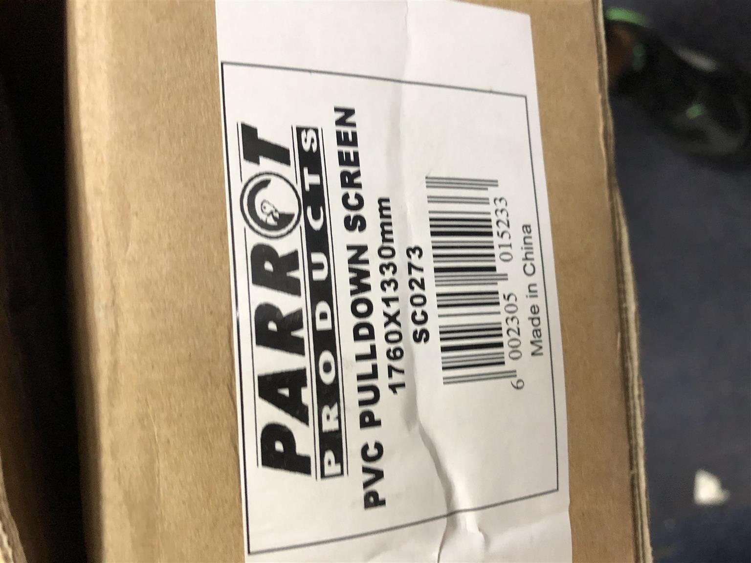 PVC Pulldown Screen Parrot SC0273 