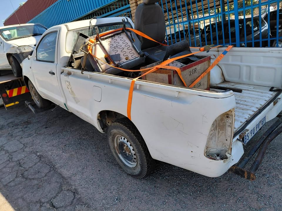 2012 TOYOTA HILUX D4D STRIPPING FOR SPARES!!!! - Private Seller 2012 TOYOTA HILUX D4D STRIPPING FOR SPARES!!!! - Private Seller