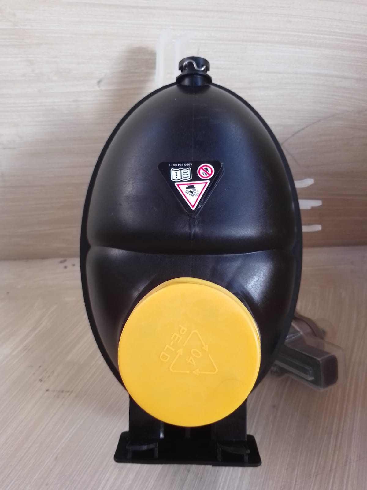 Mercedes Benz W204 Expansion Tank for sale - Private Seller Mercedes Benz W204 Expansion Tank for sale - Private Seller