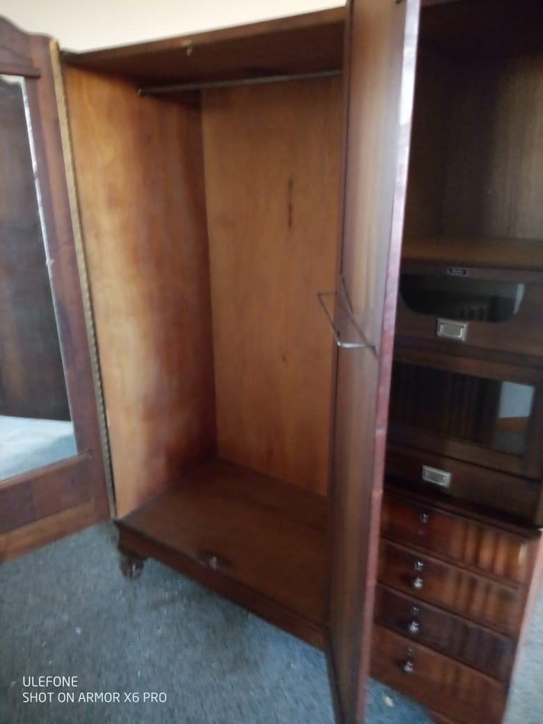 Selling a Amfra bethlehem bedroom set