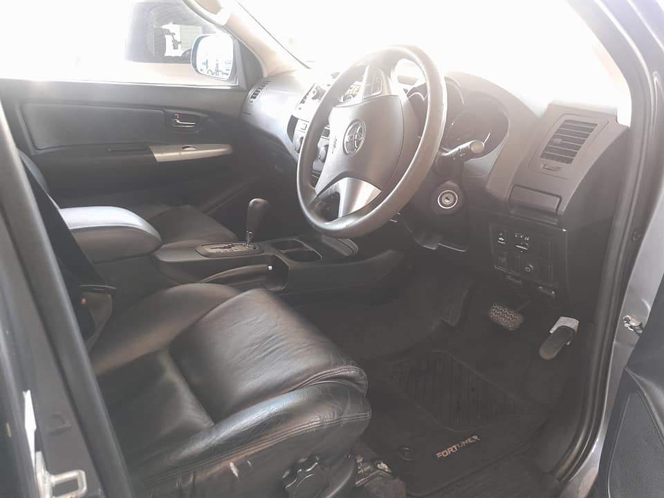 2015 TOYOTA FORTUNER 2.5 4X2 AUTOMATIC