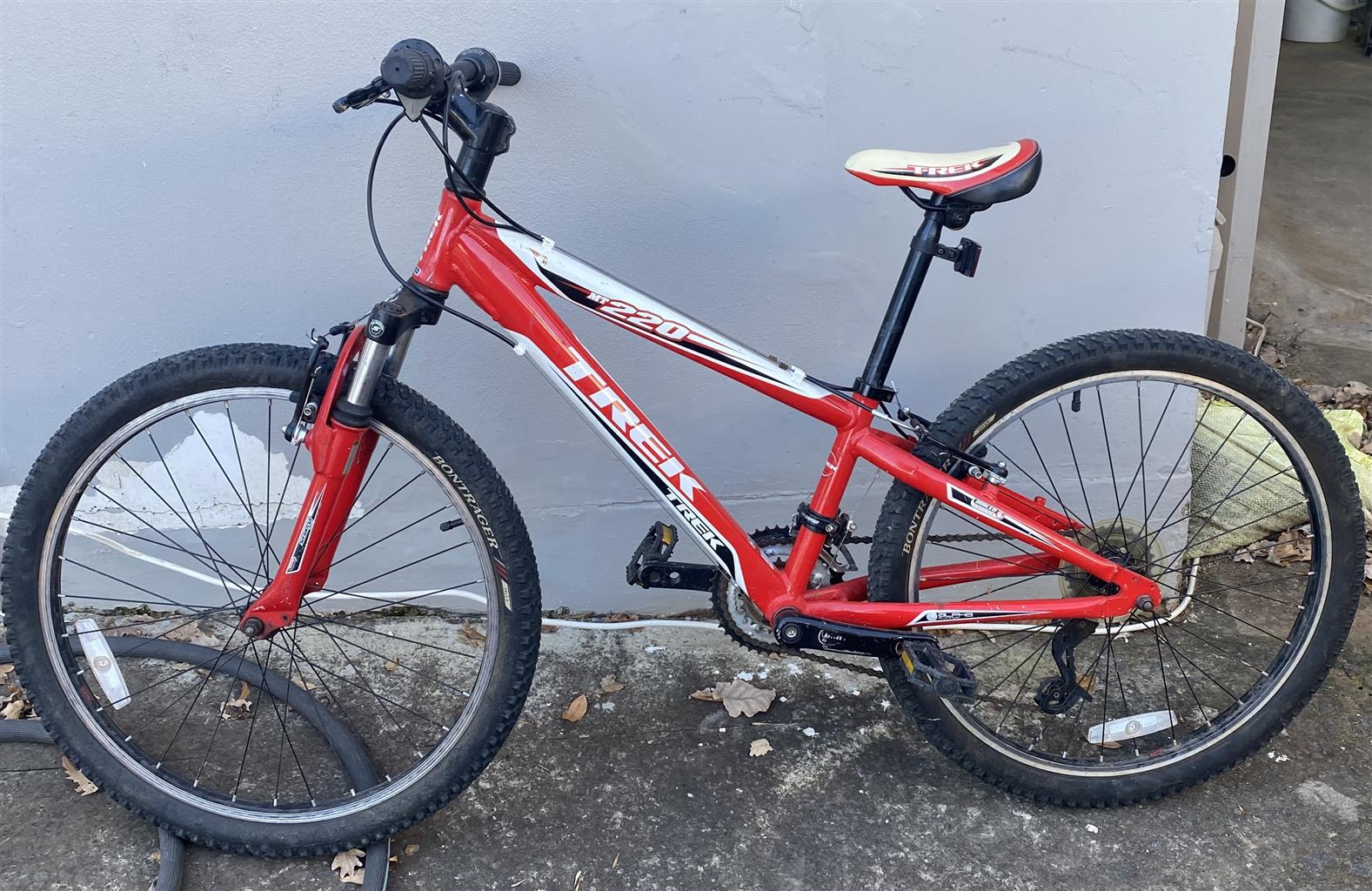 Trek mt discount 220 mountain bike