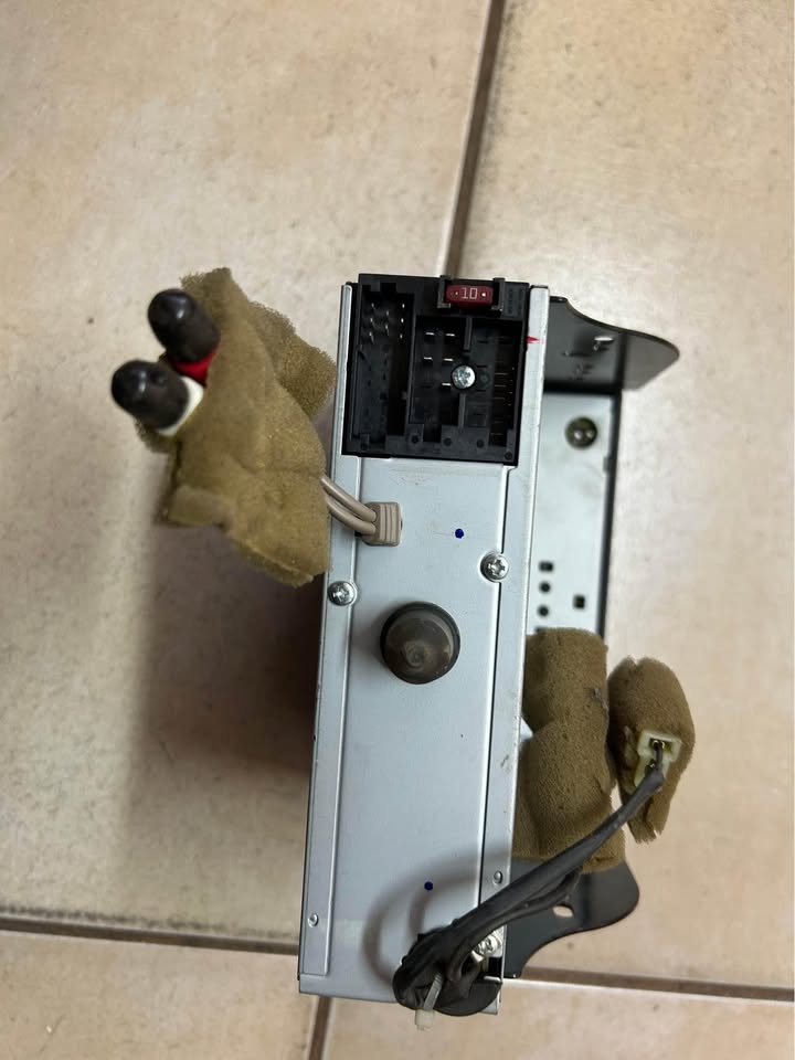 Mahindra Scorpio Pick Up Radio For Sale @Circle 7 Used Parts - Private Seller