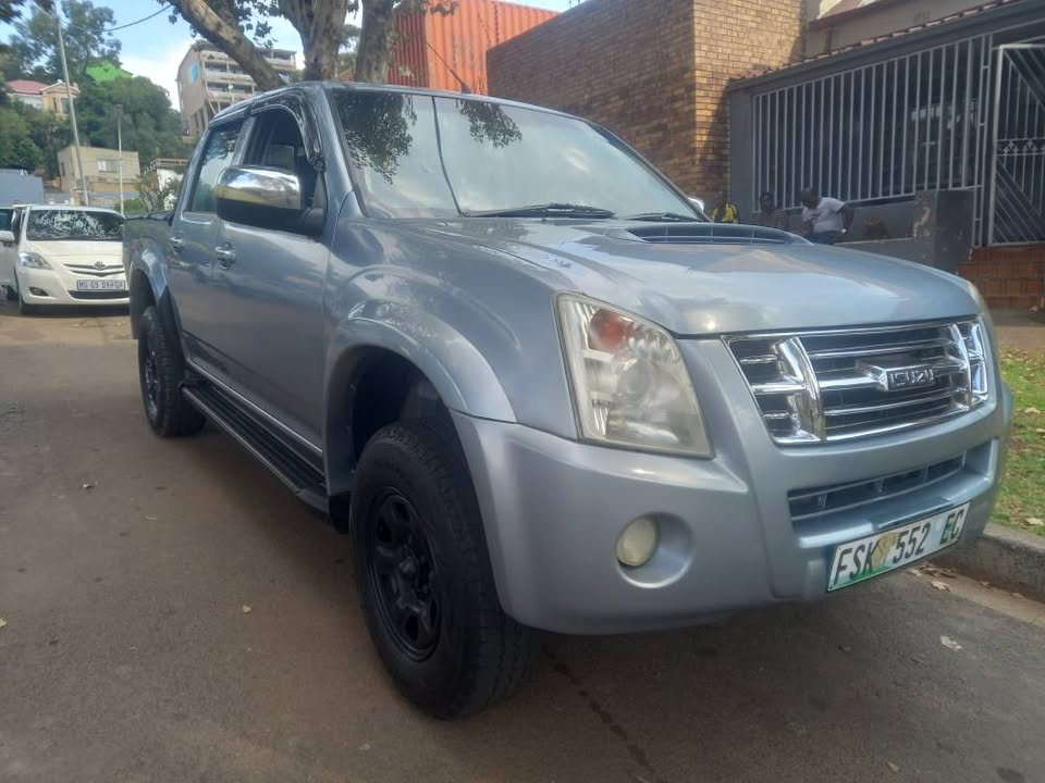 2011 Isuzu KB300 LX D-TEQ Double Cab Diesel, Manual, Blue, . Spare Key.