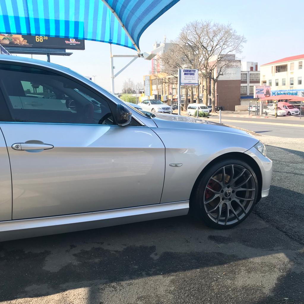 2009 BMW 323i Auto