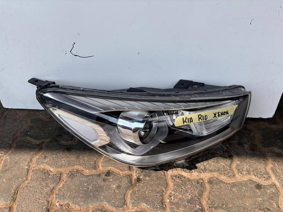 Kia Rio Xenon Headlight - Private Seller Kia Rio Xenon Headlight - Private Seller