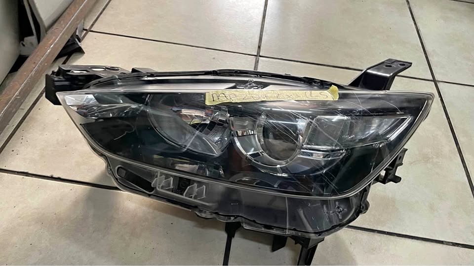 Mazda CX3 headlight - Private Seller Mazda CX3 headlight - Private Seller