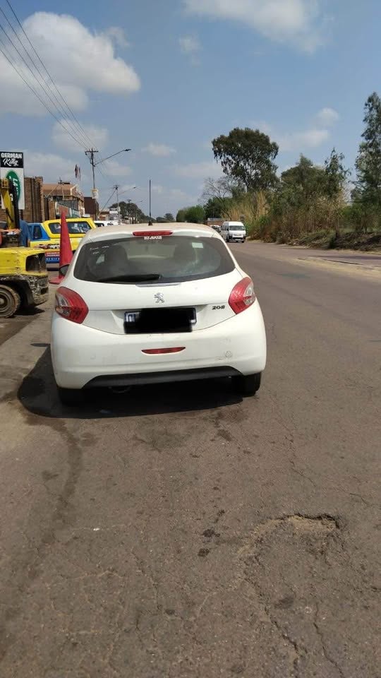 PEUGEOT 208 MANUAL FOR SPARES - Private Seller PEUGEOT 208 MANUAL FOR SPARES - Private Seller
