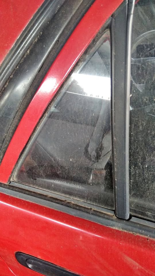 TOYOTA COROLLA BABY CAMRY QUARTER GLASS FOR SALE - Private Seller TOYOTA COROLLA BABY CAMRY QUARTER GLASS FOR SALE - Private Seller