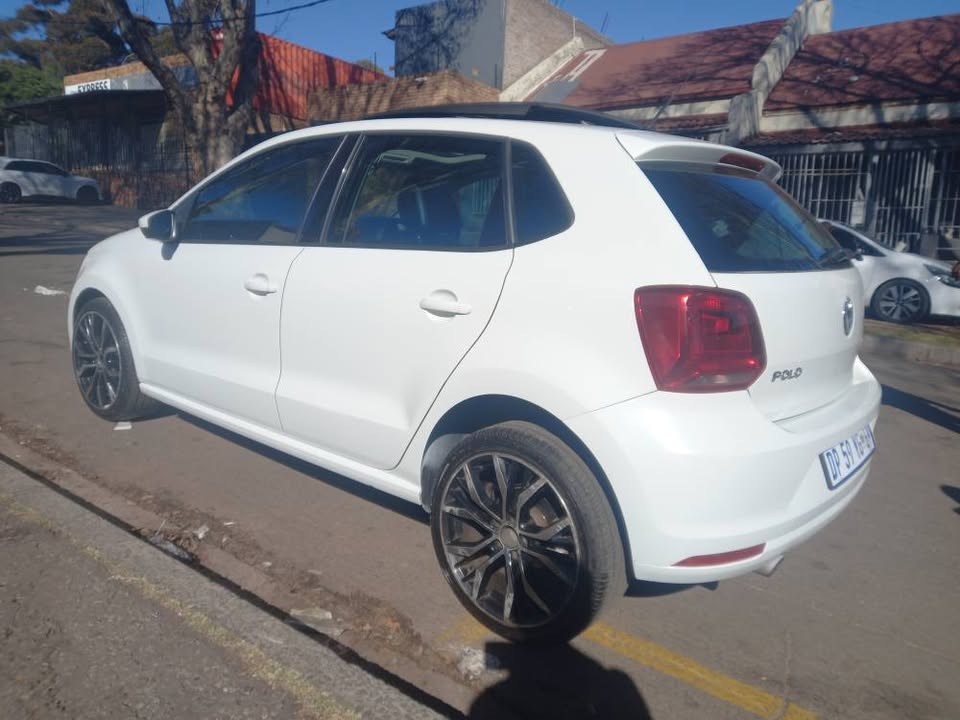 2016 VW Polo Tsi 1.2 Comfortline Petrol, Manual, White, Sunroof, Leather seat, 70000km