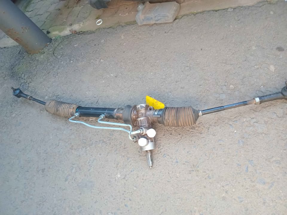2012 up Chevrolet utility bakkie steering rack for sale WhatsApp or cell - Private Seller