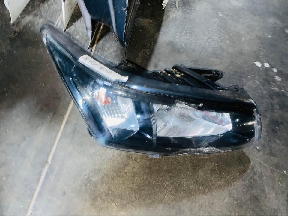 Mahindra XUV300 headlight - Private Seller Mahindra XUV300 headlight - Private Seller