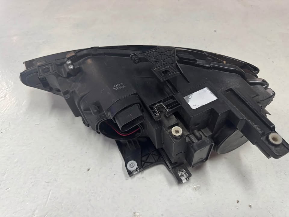 Audi A4 B headlight RHS - Private Seller