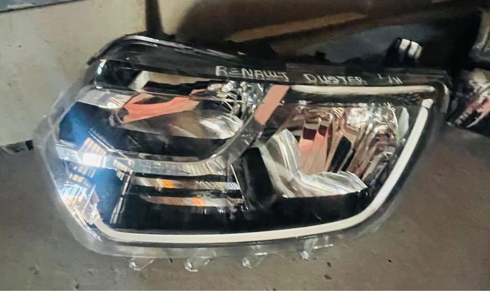 Renault Duster headlight - Private Seller Renault Duster headlight - Private Seller