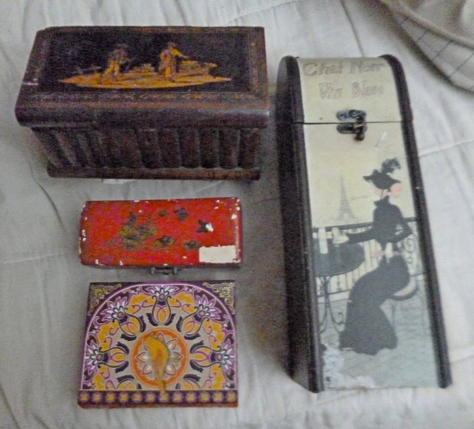 5 Vintage / Antique boxes