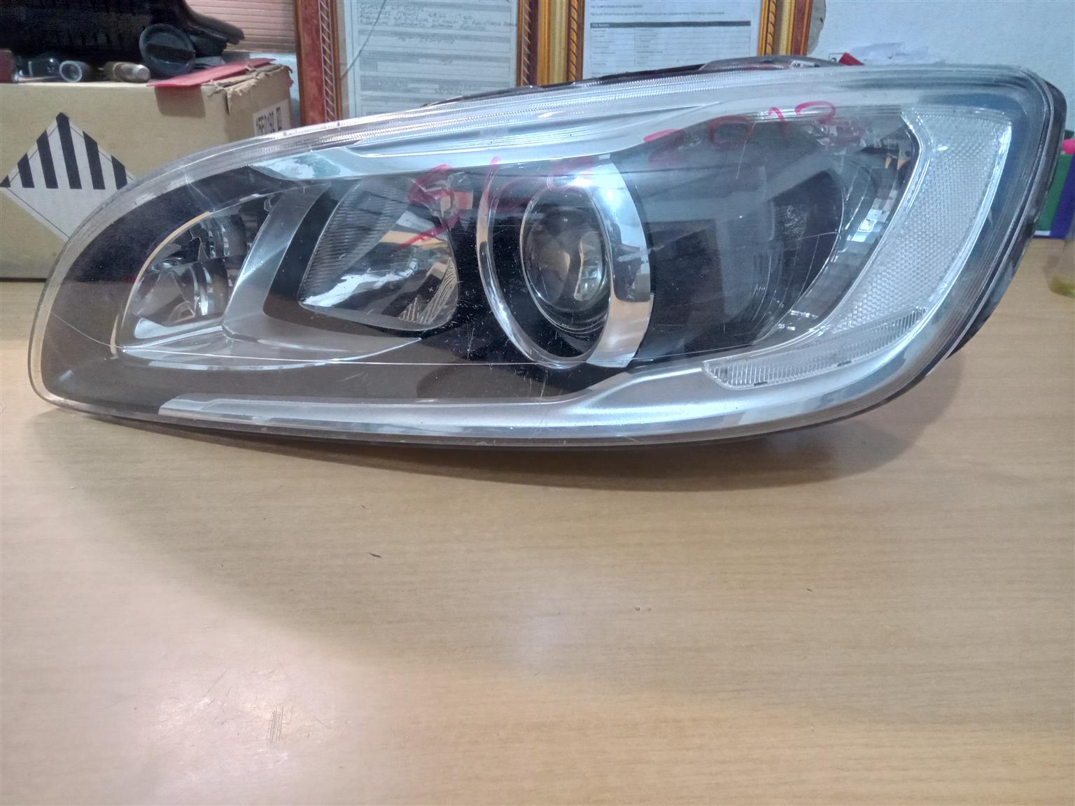 2014 Volvo S60 Headlight - Private Seller 2014 Volvo S60 Headlight - Private Seller