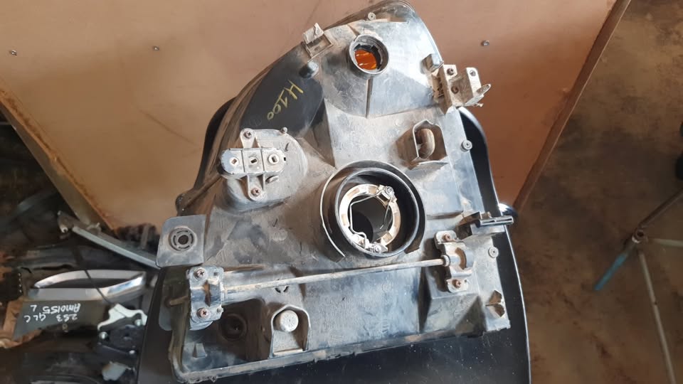 HYUNDAI H100 HEADLIGHTS - Private Seller HYUNDAI H100 HEADLIGHTS - Private Seller