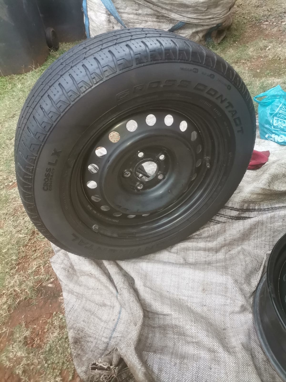 continental cross LX contact 215/65R16 tyre with 2 rims for sale - Private Seller continental cross LX contact 215/65R16 tyre with 2 rims for sale - Private Seller