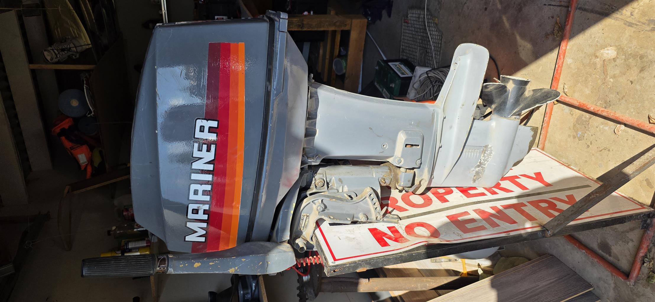 40hp Mariner. 2 stroke. 2 Cylinder. Pull start. Outboard motor