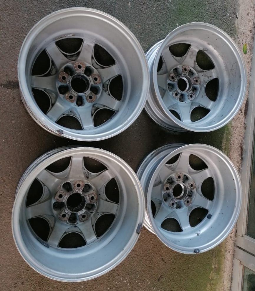 Porsche 16 inch original D90 wheels for sale - Private Seller