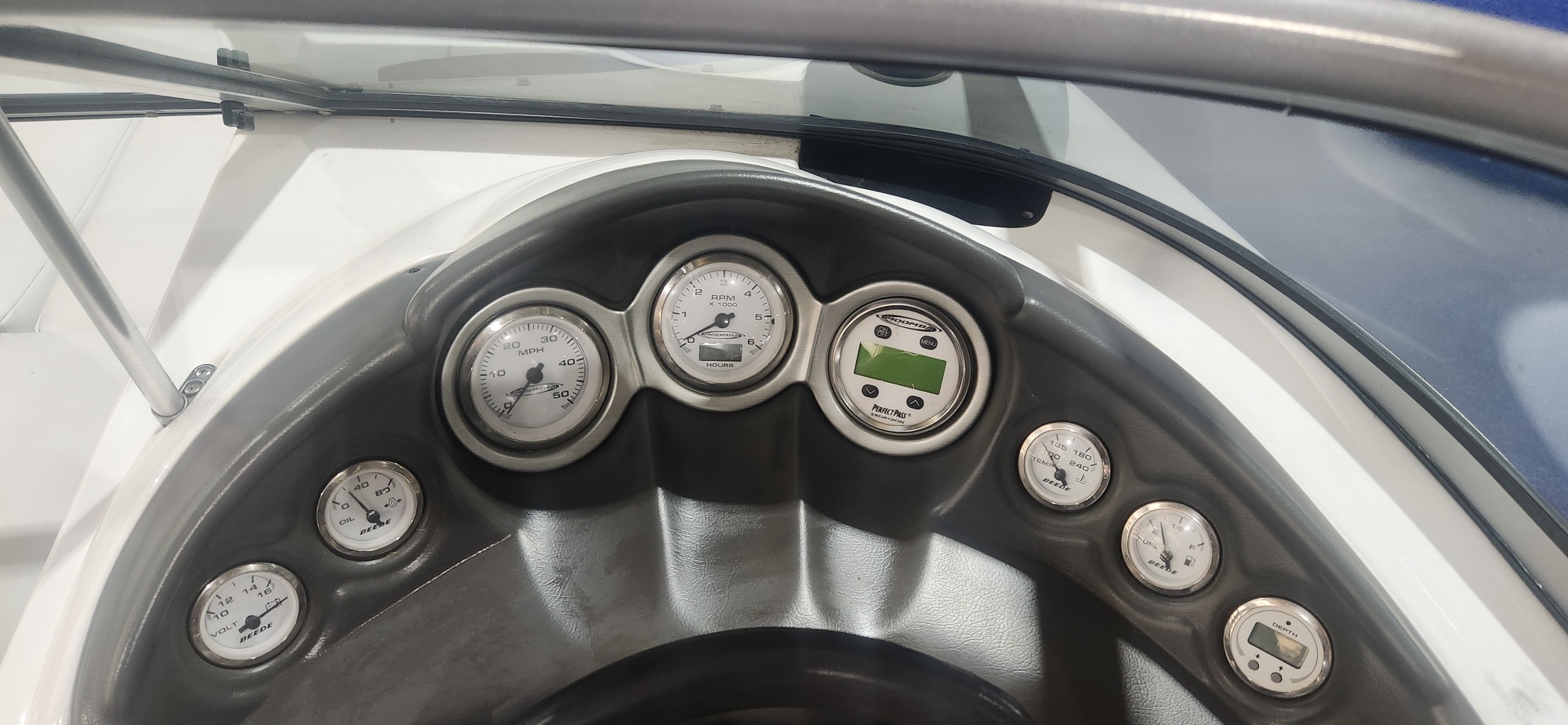 MOOMBA MOBIUS XLV 5.7 L INDMAR V DRIVE