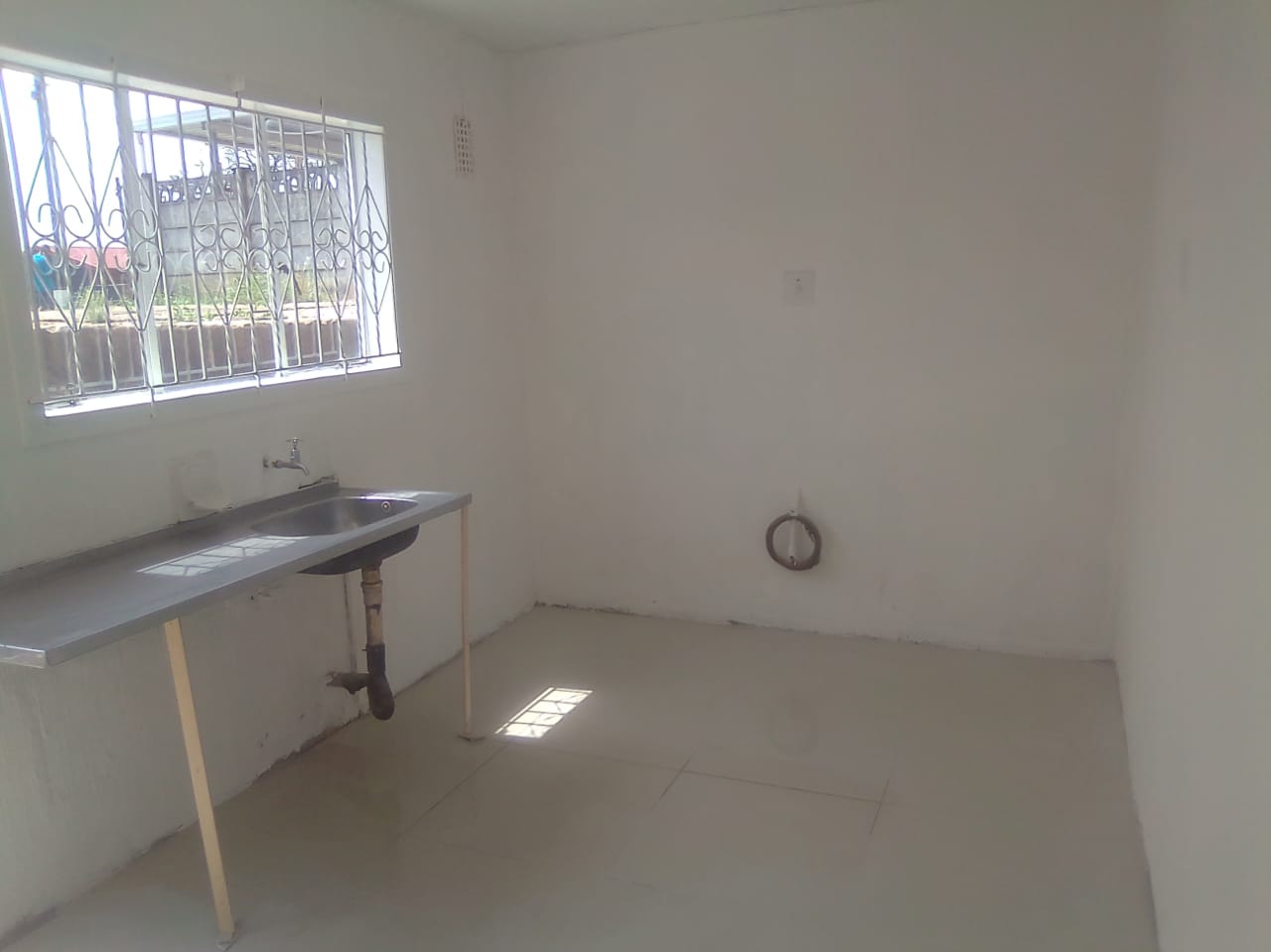 3 BEDROOM HOUSE FOR RENT (Phoenix , Eastbury , Unit 7) Junk Mail