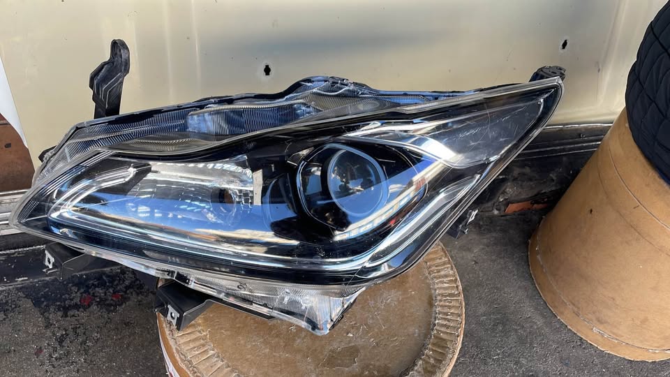 Toyota starlet headlight left side - Private Seller Toyota starlet headlight left side - Private Seller
