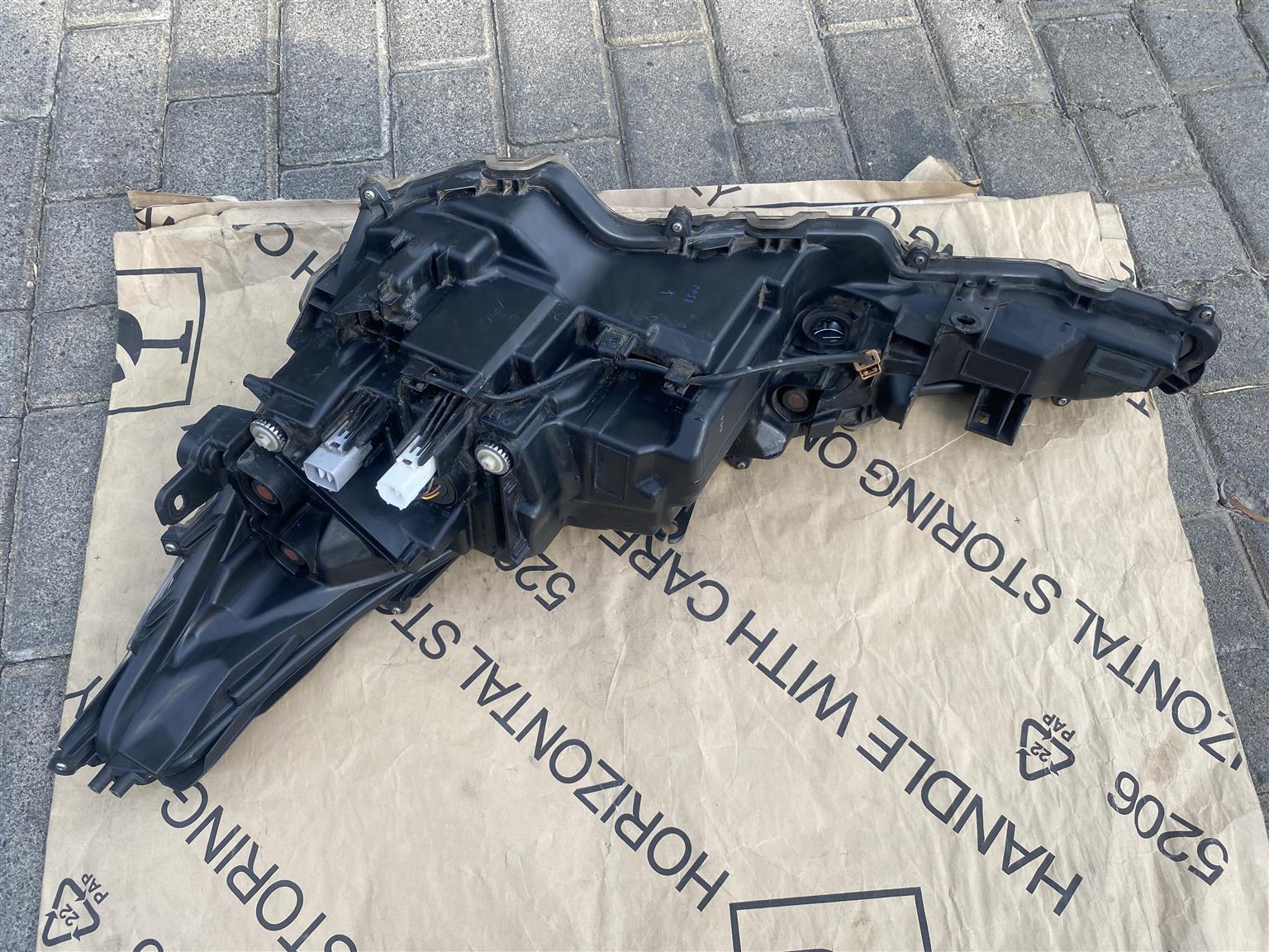 2022 TOYOTA COROLLA LED HEADLIGHT RIGHT SIDE FOR SALE. IN EXCELLENT CONDITION