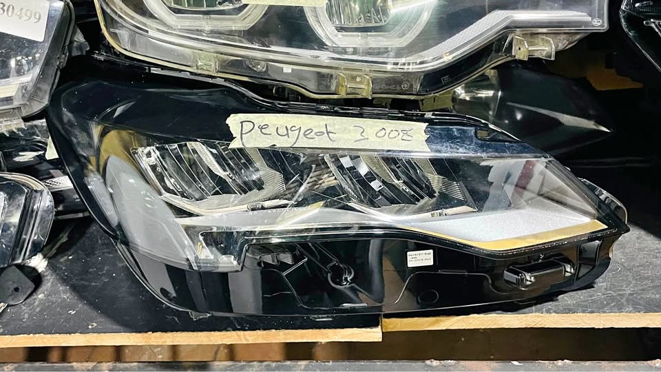 Peugeot 3008 LED HEADLIGHT - Private Seller Peugeot 3008 LED HEADLIGHT - Private Seller