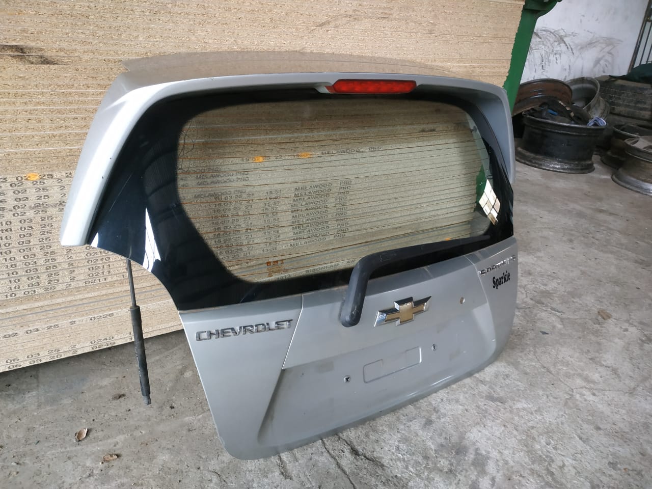 Chevrolet Spark tailgate with glass and lock mechanism for sale - Private Seller